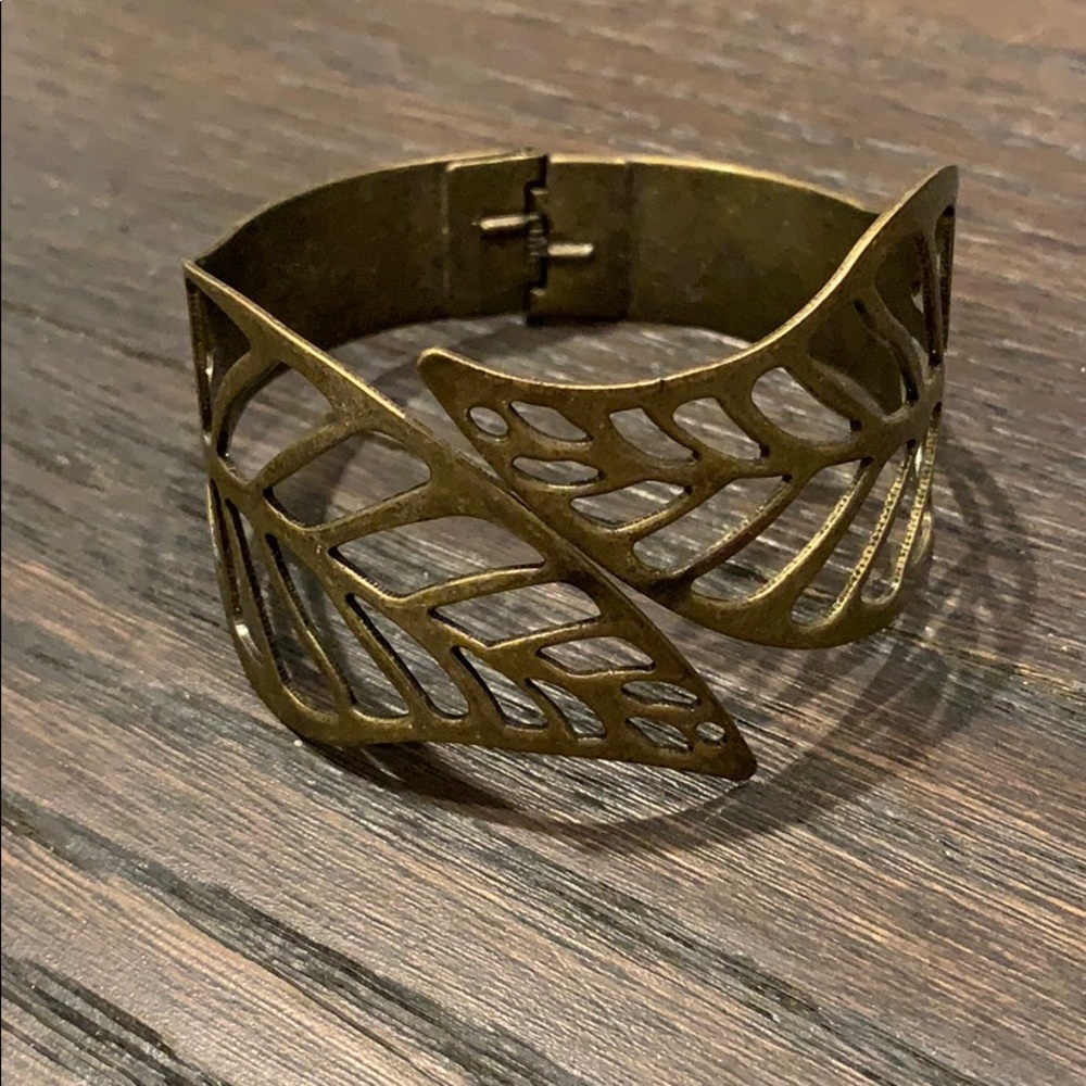 Leaf cutout bangle